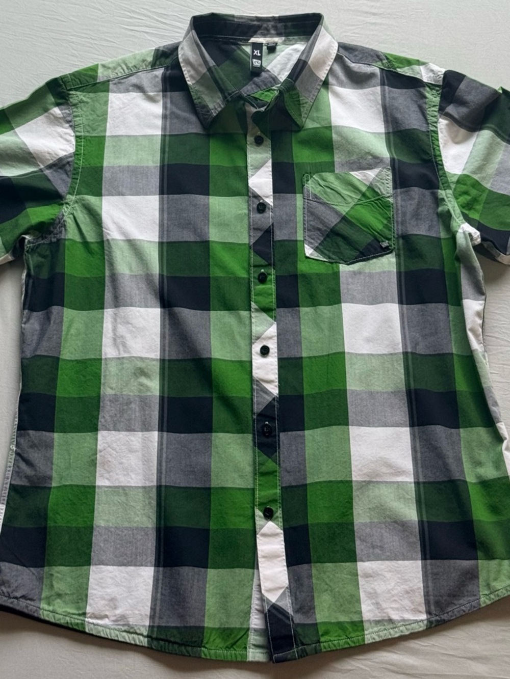 Current Men's Green Plaid Short-Sleeve Button-Up 100% Cotton Shirt Pocket Detail